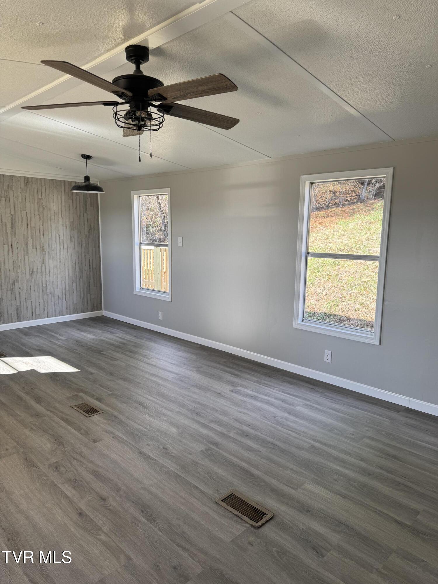 130 Lewis Blevins Road Elizabethton, TN 37643 - Photo 7 of 28 IMG_5785