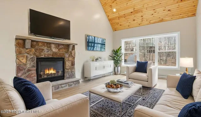 $359,900 | 45 Tamarack Terrace, Albrightsville, PA 18210