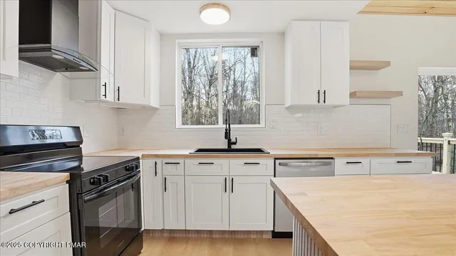 $359,900 | 45 Tamarack Terrace, Albrightsville, PA 18210