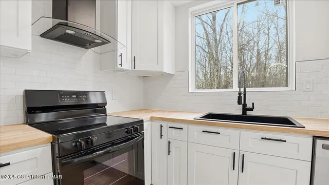 $359,900 | 45 Tamarack Terrace, Albrightsville, PA 18210