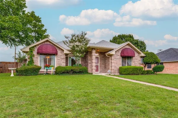 $294,000 | 305 Sondra Way, Red Oak, TX 75154