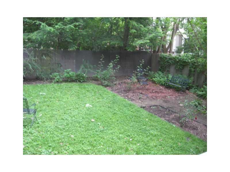 5910 Howe Street Shadyside, PA 15232 - Photo 2 of 10 Yard/Garden.