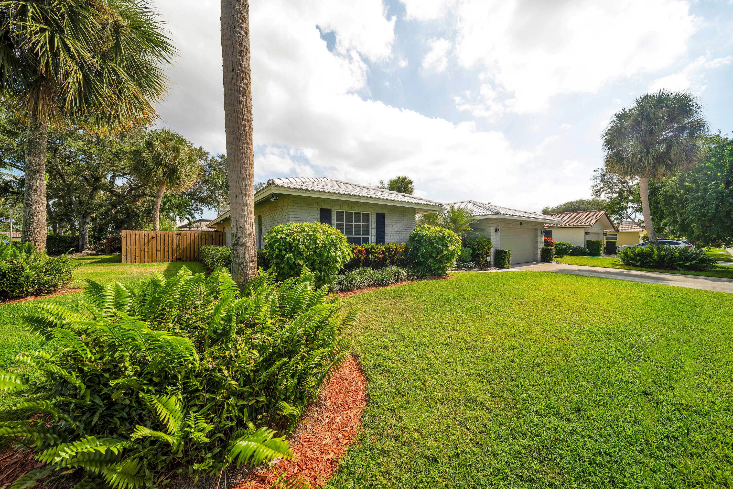 32 Southwest 13th Avenue Boca Raton, FL 33486 - Photo 3 of 34 32 SW 13th Ave Boca Raton 4