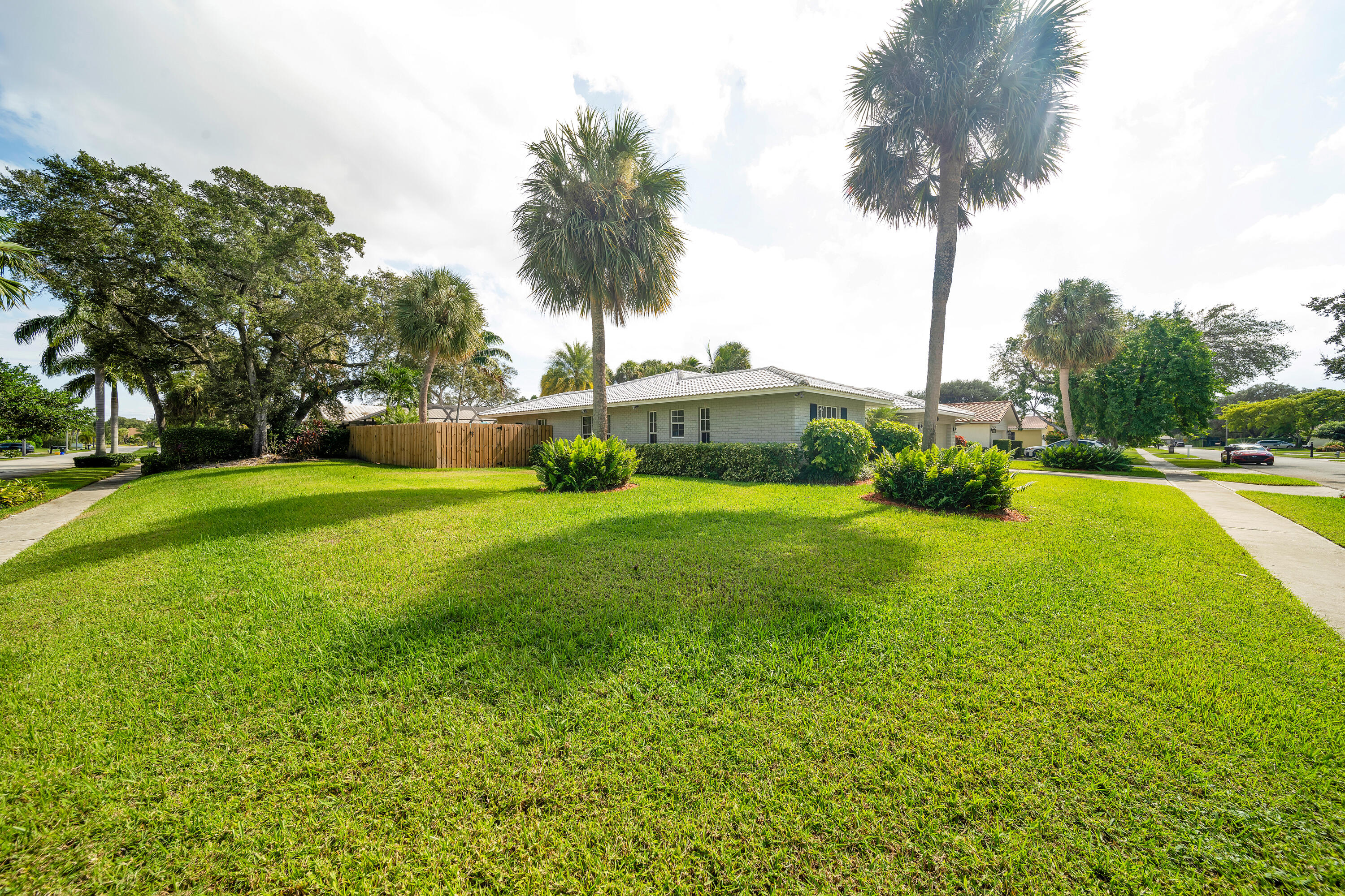 32 Southwest 13th Avenue Boca Raton, FL 33486 - Photo 4 of 34 32 SW 13th Ave Boca Raton 5