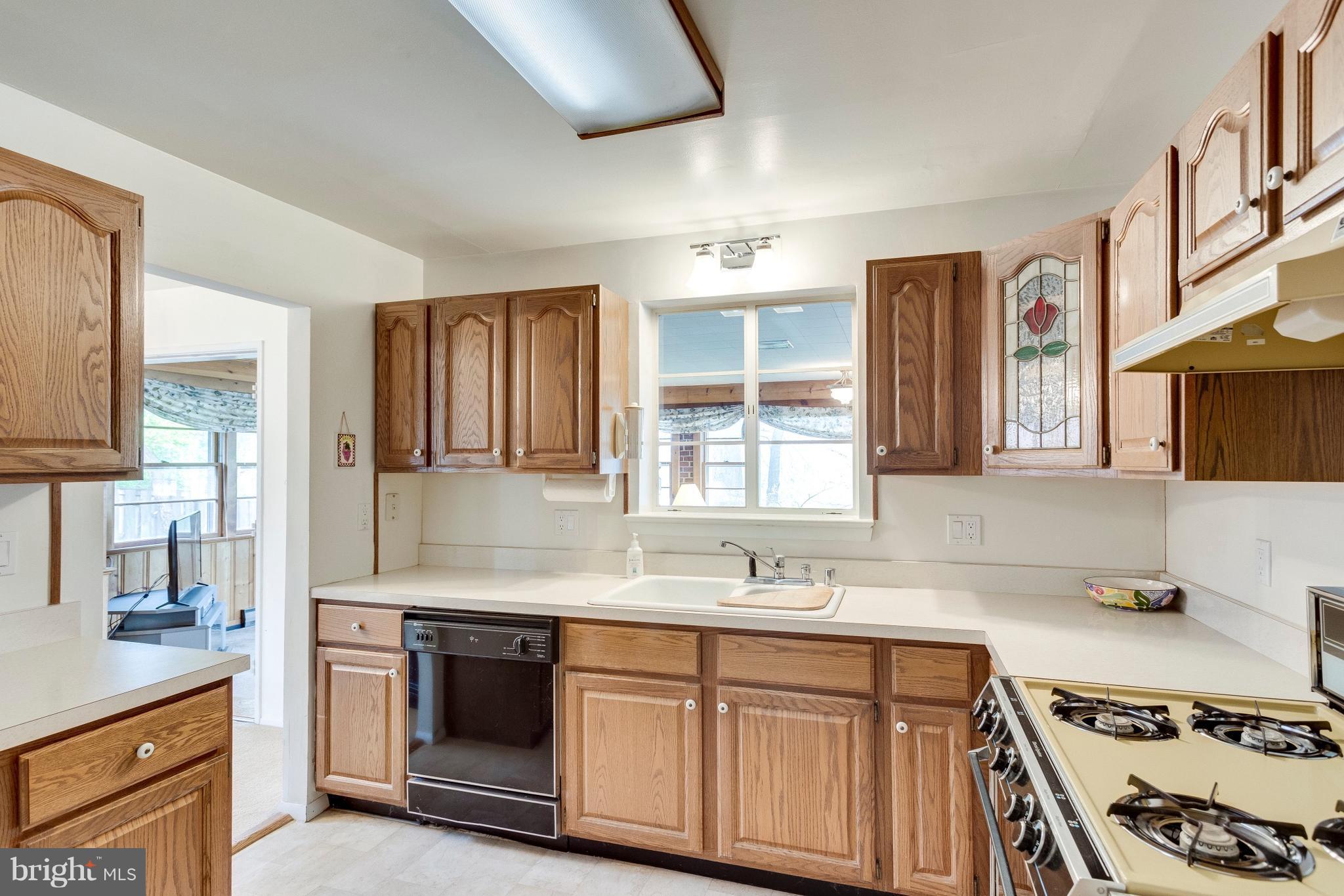 7513 June Street Springfield, VA 22150 - Photo 6 of 19 Kitchen