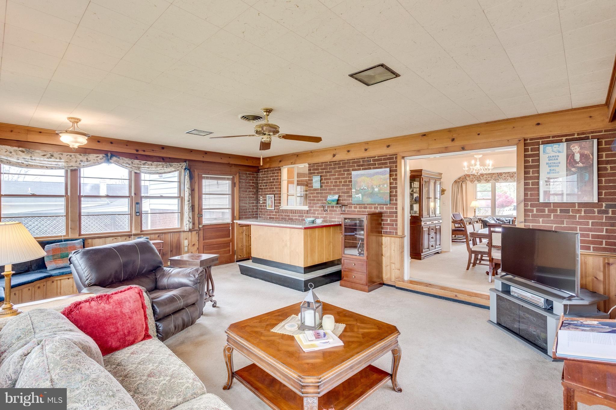 7513 June Street Springfield, VA 22150 - Photo 8 of 19 Family Room/Sun Room Alt View