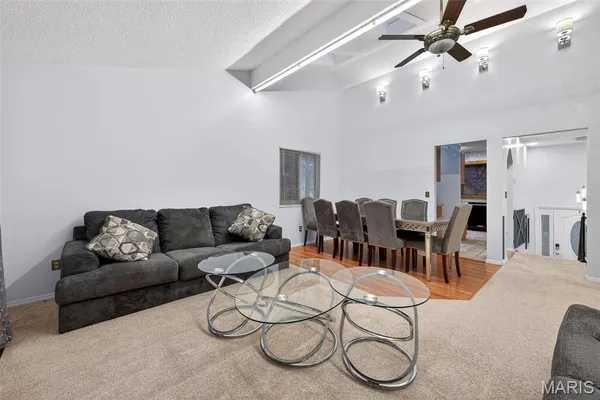 $330,000 | 1601 Country Hill Lane, Ballwin, MO 63021