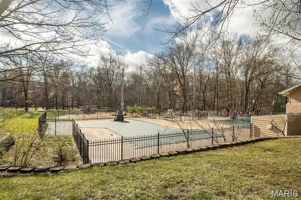$330,000 | 1601 Country Hill Lane, Ballwin, MO 63021