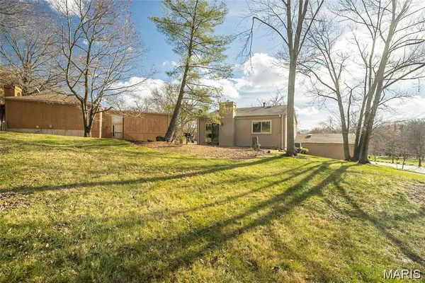 $330,000 | 1601 Country Hill Lane, Ballwin, MO 63021