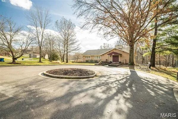 $330,000 | 1601 Country Hill Lane, Ballwin, MO 63021