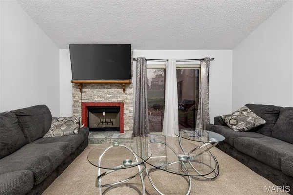 $330,000 | 1601 Country Hill Lane, Ballwin, MO 63021
