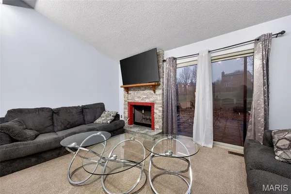 $330,000 | 1601 Country Hill Lane, Ballwin, MO 63021