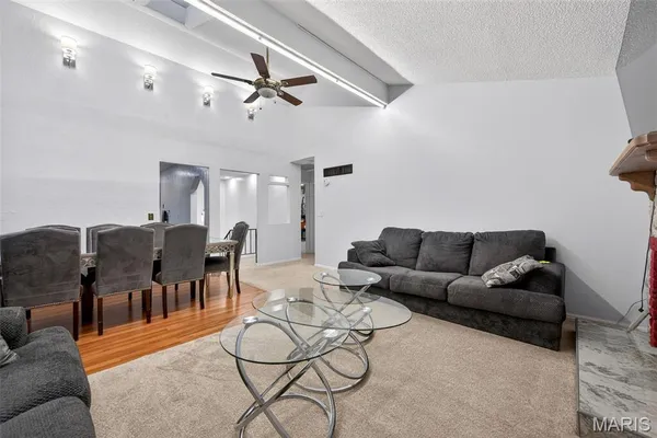 $330,000 | 1601 Country Hill Lane, Ballwin, MO 63021