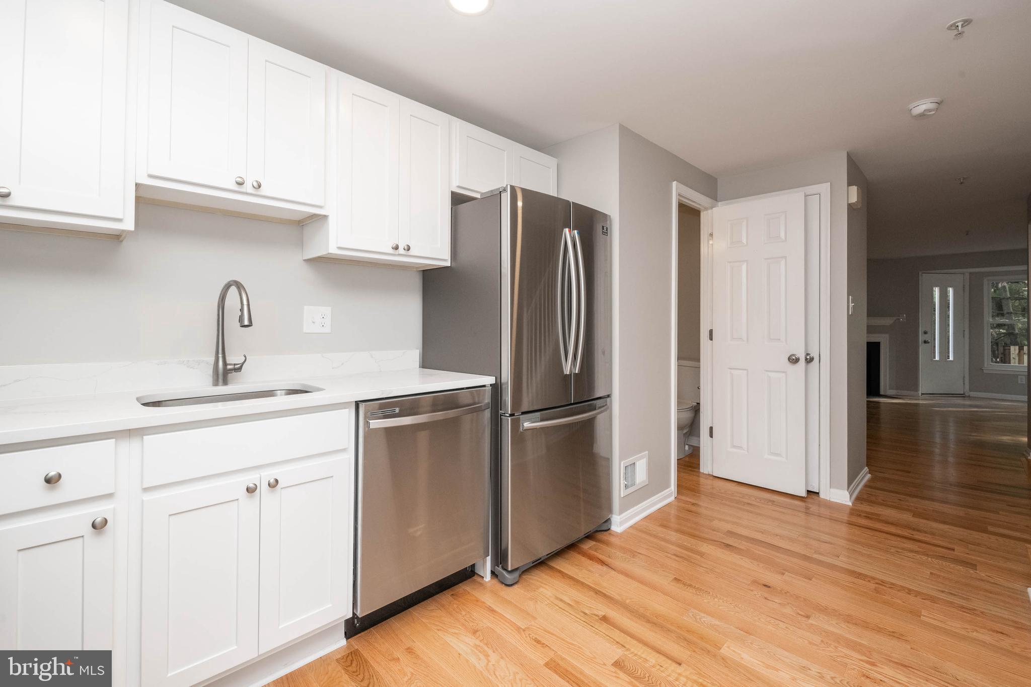 209 Sycamore Ridge Road Laurel, MD 20724 - Photo 11 of 37 New SS Appliances, Silestone counters and Cabinets