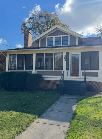 $569,900 | 203 West Geneva Street, Williams Bay, WI 53191