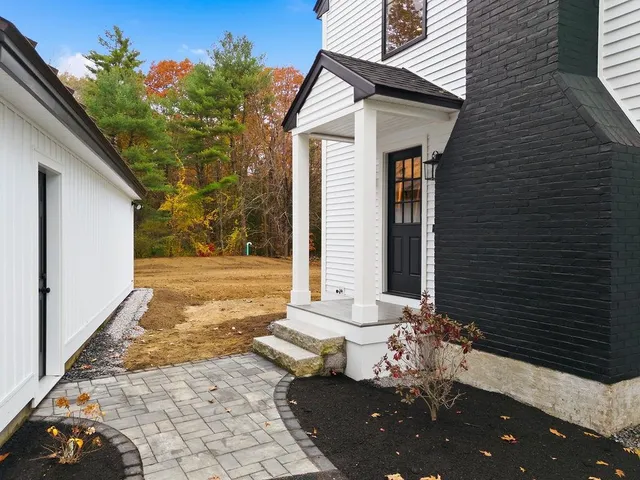 $1,099,900 | 104 Piscassic Road, Newfields, NH 03856