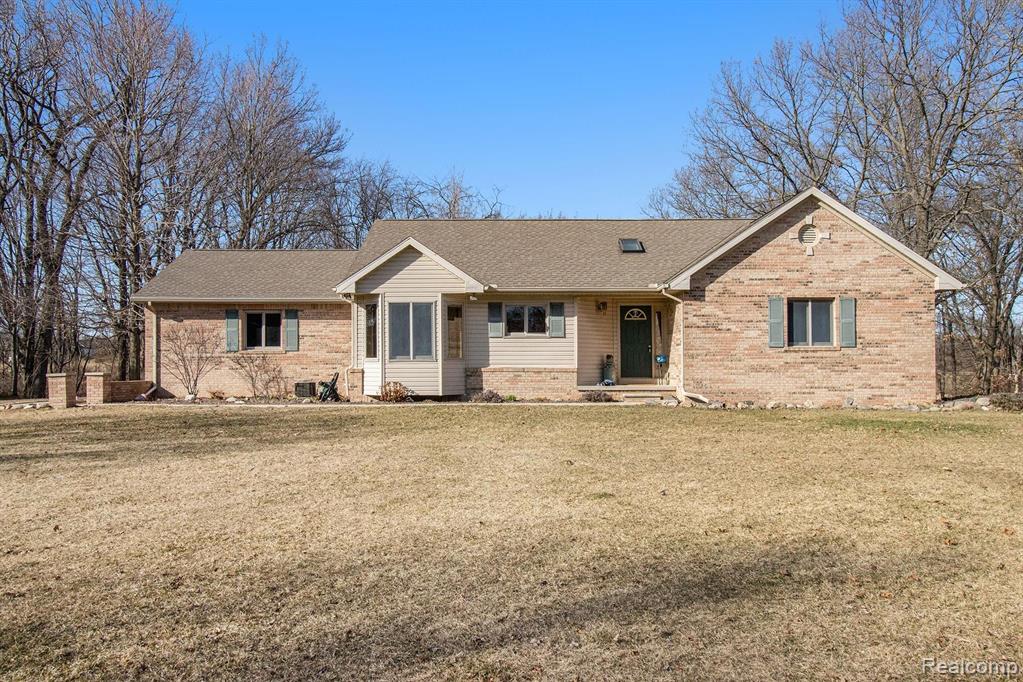 8533 Clyde Road Fenton, MI 48430 - Photo 2 of 30