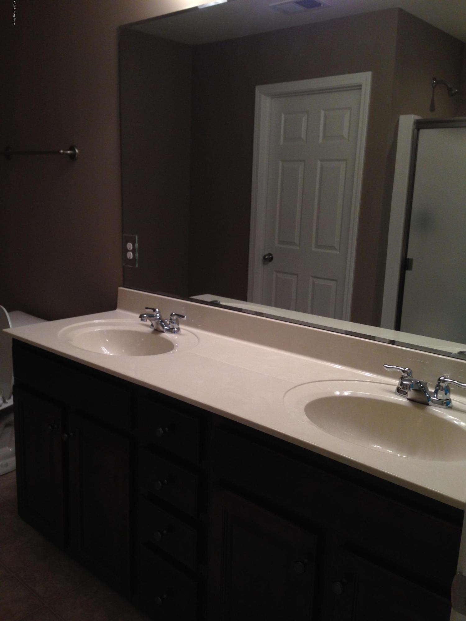 6715 Renate Road Louisville, KY 40291 - Photo 11 of 13 11.JPG