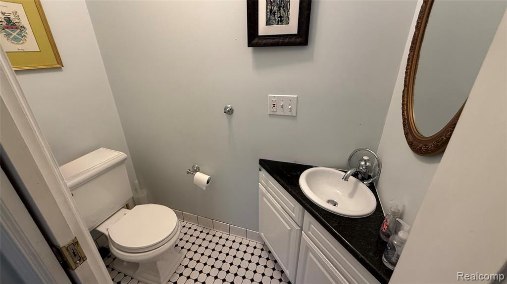 889 Rivard Boulevard Grosse Pointe, MI 48230 - Photo 3 of 18