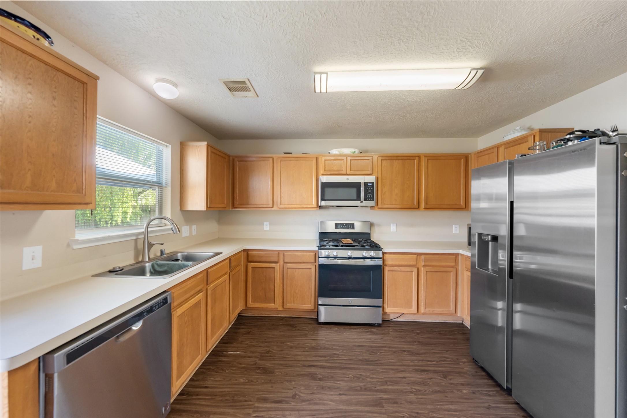 2914 Rustling Chestnut Street Spring, TX 77389 - Photo 13 of 35 Gallery Image 13