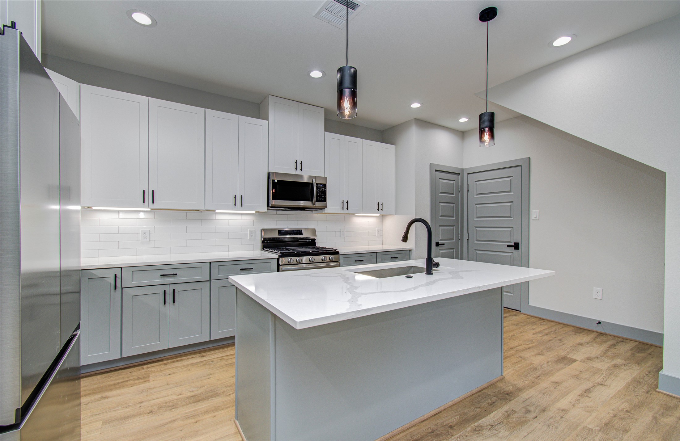 835 South Victory Drive Houston, TX 77088 - Photo 14 of 39