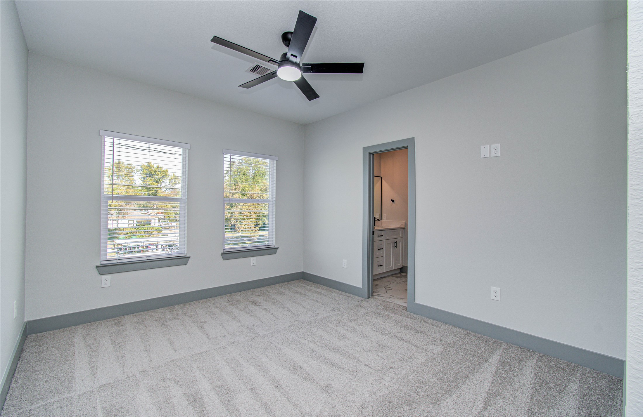 835 South Victory Drive Houston, TX 77088 - Photo 20 of 39