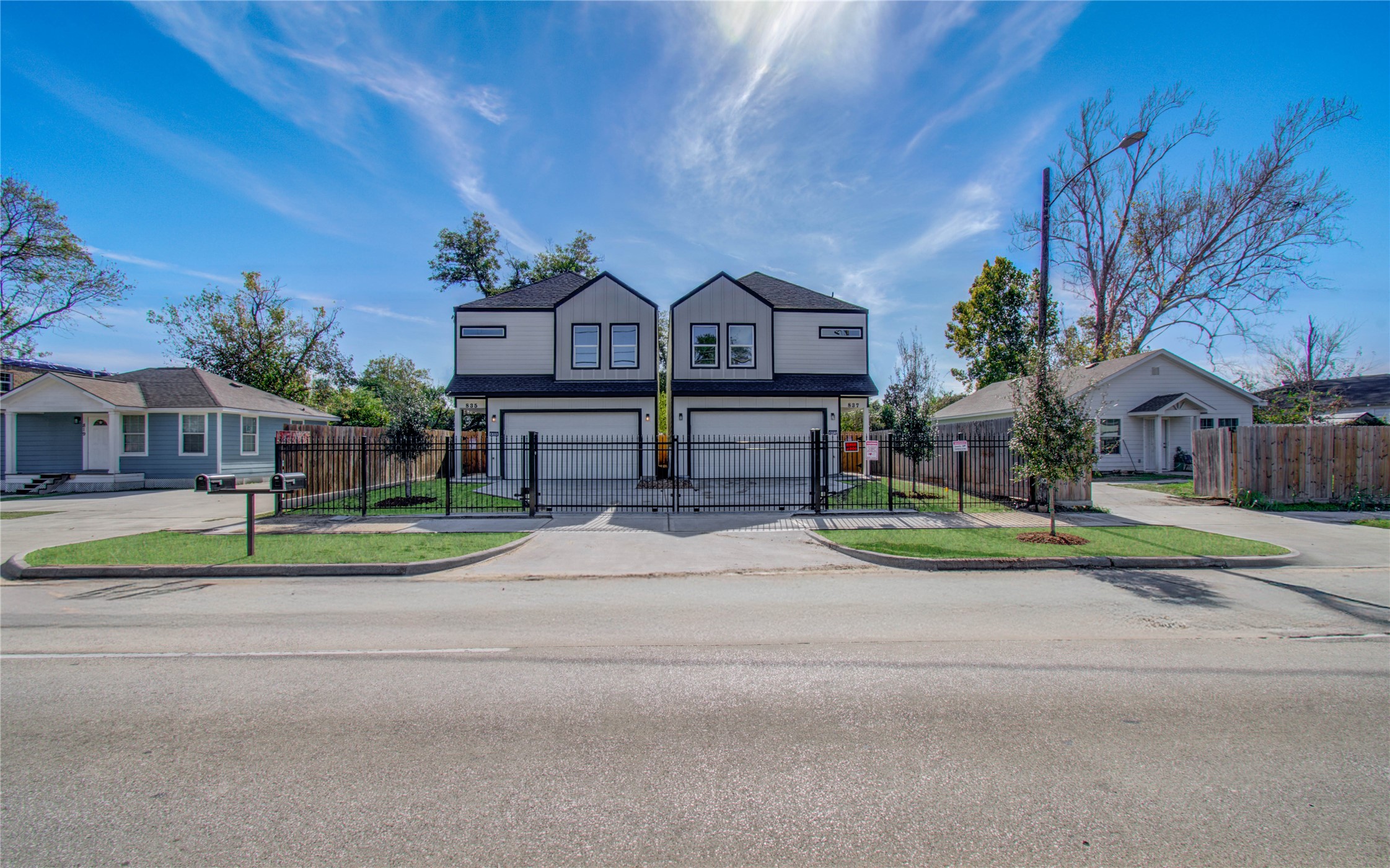 835 South Victory Drive Houston, TX 77088 - Photo 2 of 39