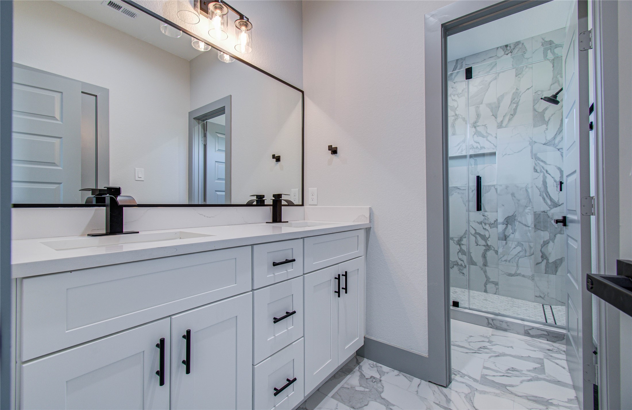 835 South Victory Drive Houston, TX 77088 - Photo 22 of 39