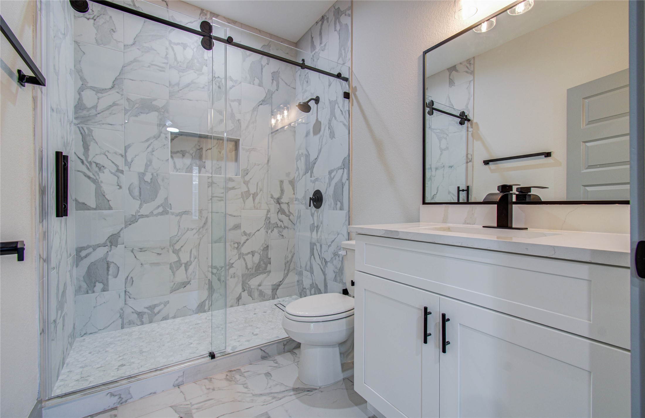 835 South Victory Drive Houston, TX 77088 - Photo 23 of 39