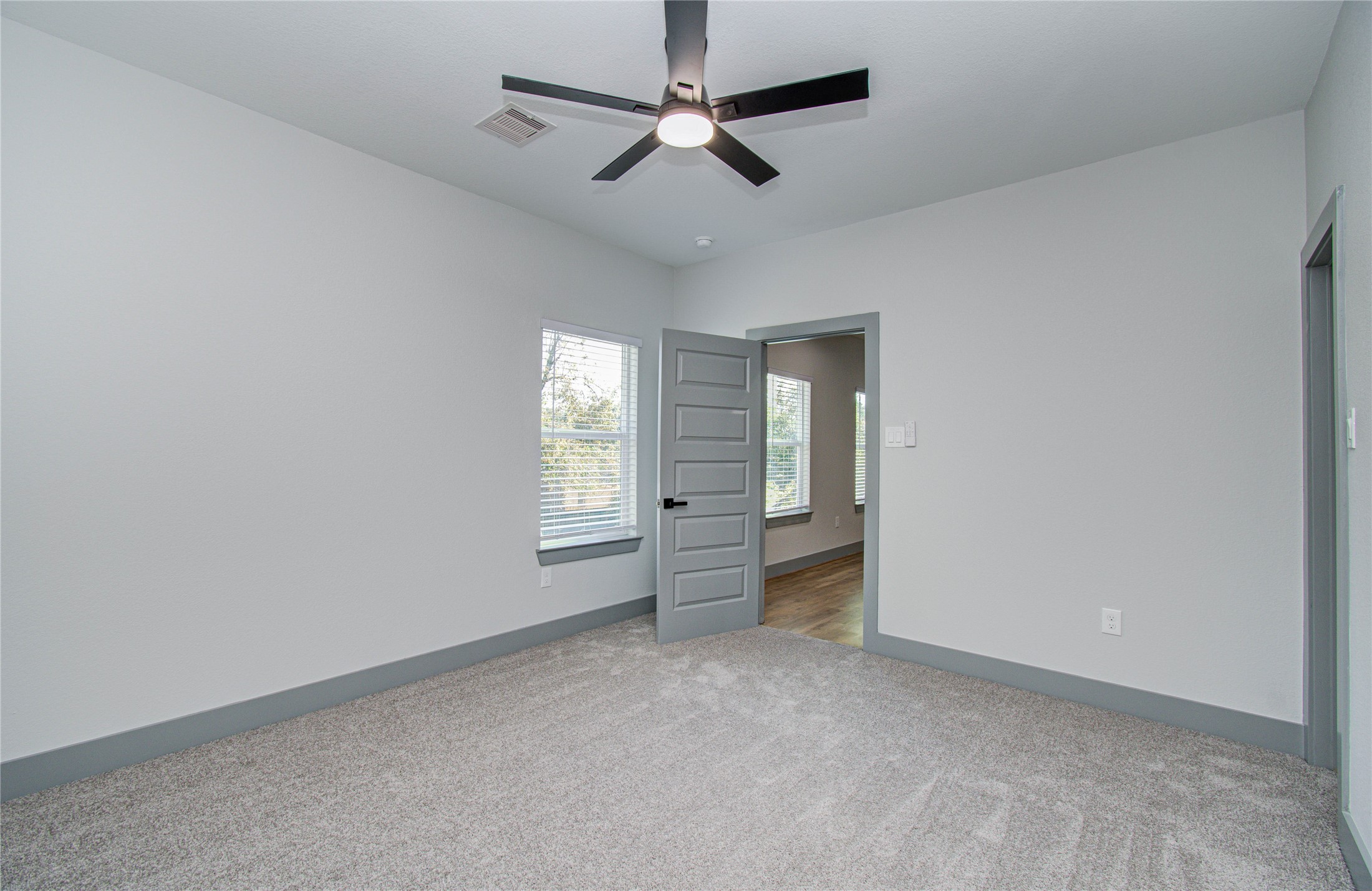 835 South Victory Drive Houston, TX 77088 - Photo 25 of 39