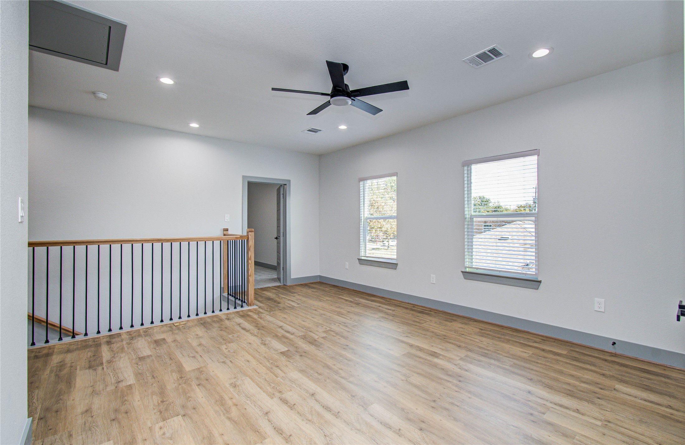 835 South Victory Drive Houston, TX 77088 - Photo 32 of 39