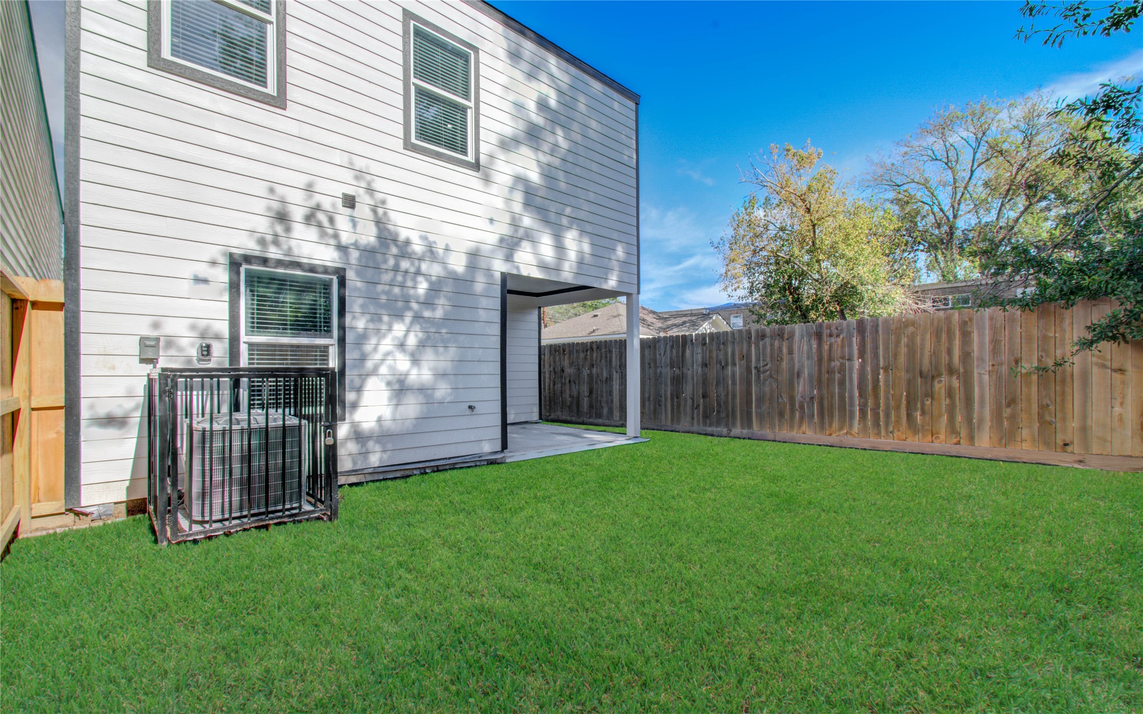 835 South Victory Drive Houston, TX 77088 - Photo 38 of 39