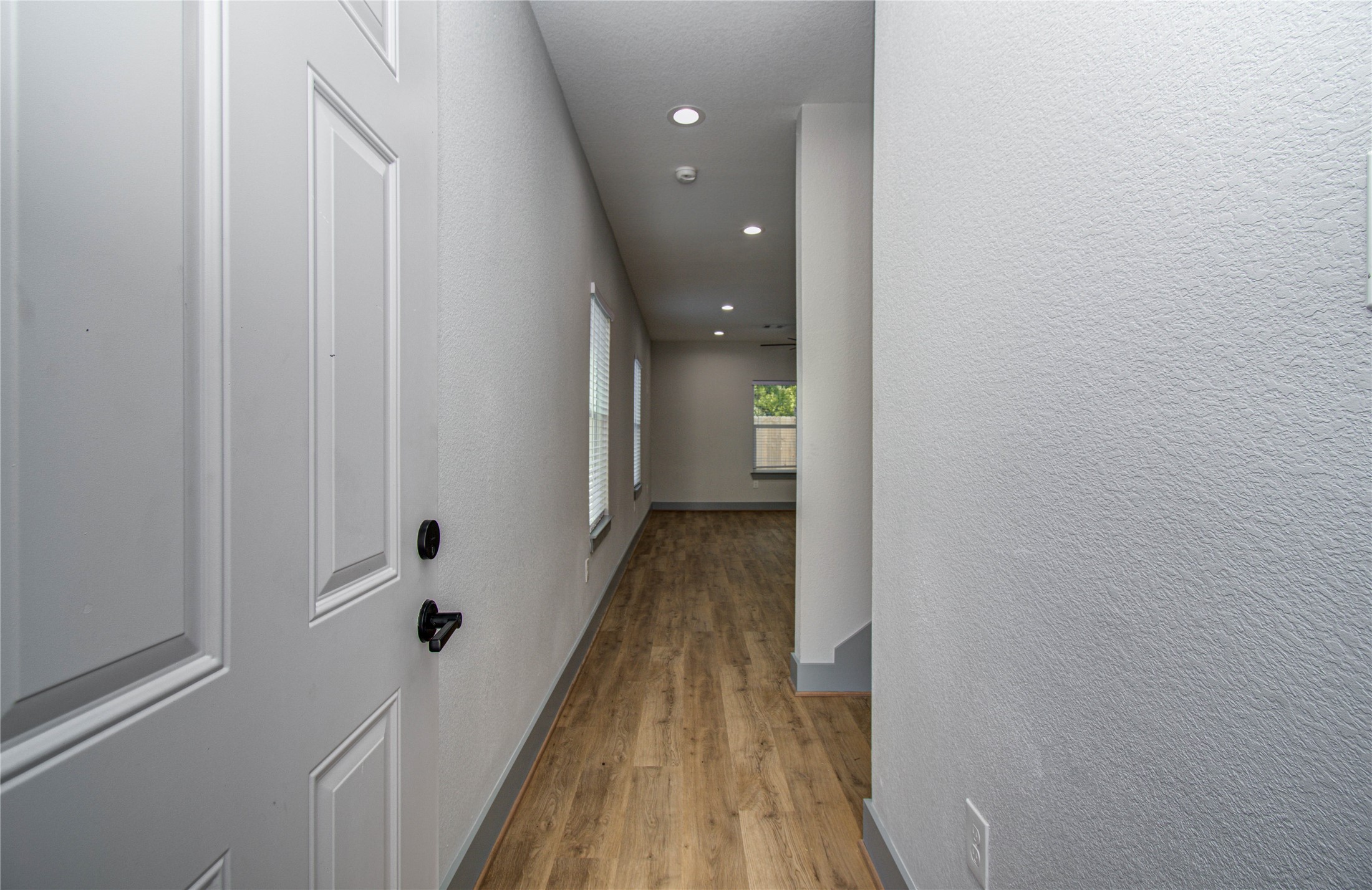 835 South Victory Drive Houston, TX 77088 - Photo 5 of 39