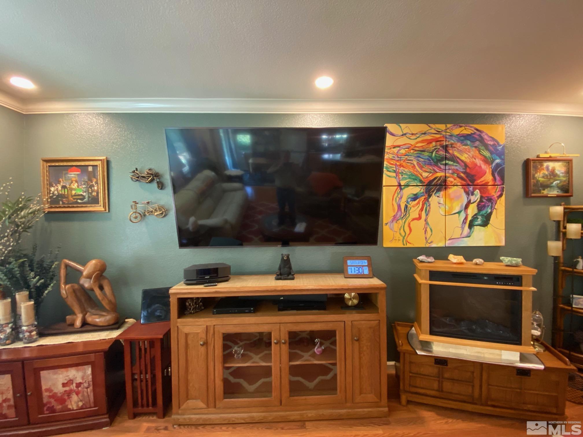 7875 Morgan Pointe Circle Reno, NV 89523 - Photo 15 of 31 a room with furniture and screen