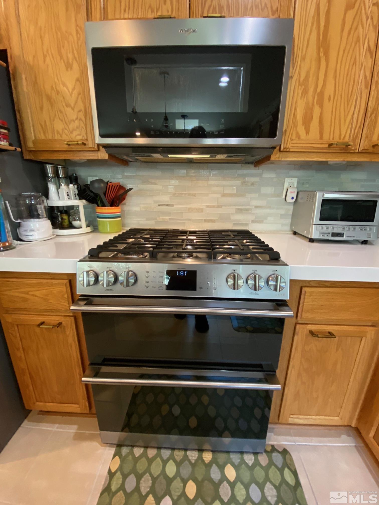 7875 Morgan Pointe Circle Reno, NV 89523 - Photo 9 of 31 a stove top oven sitting inside of a kitchen