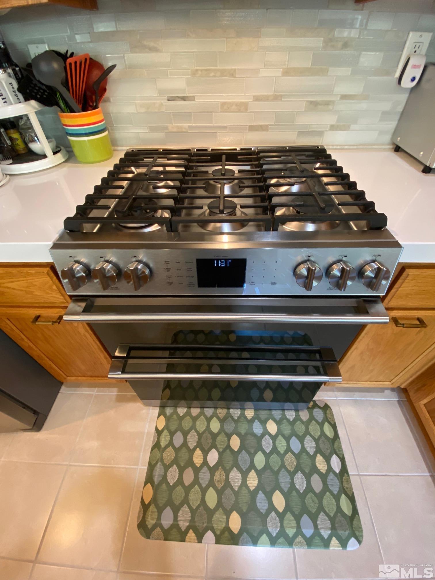 7875 Morgan Pointe Circle Reno, NV 89523 - Photo 10 of 31 a close up of a stove
