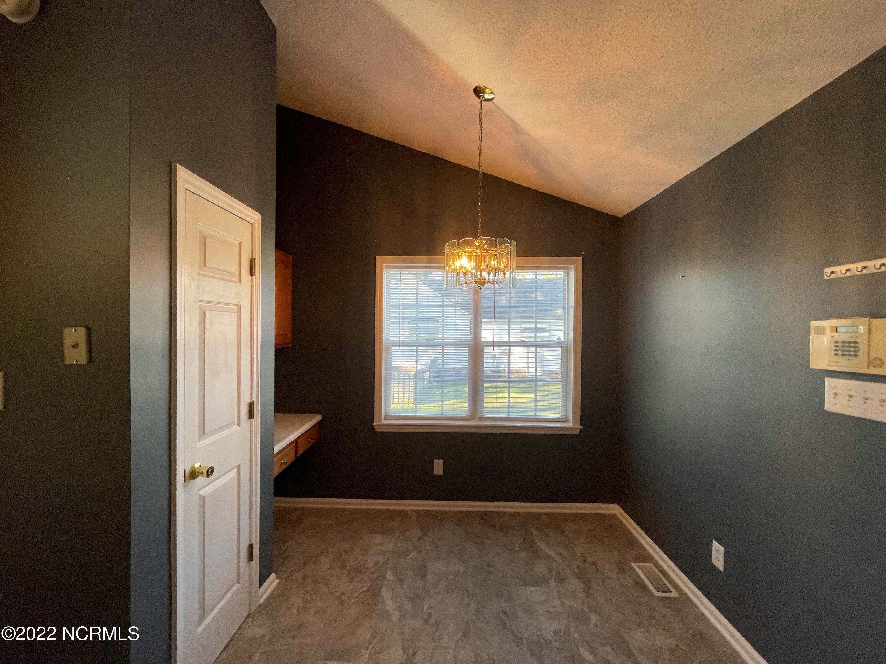 103 Holly Berry Road New Bern, NC 28560 - Photo 4 of 10 Eat in Kitchen