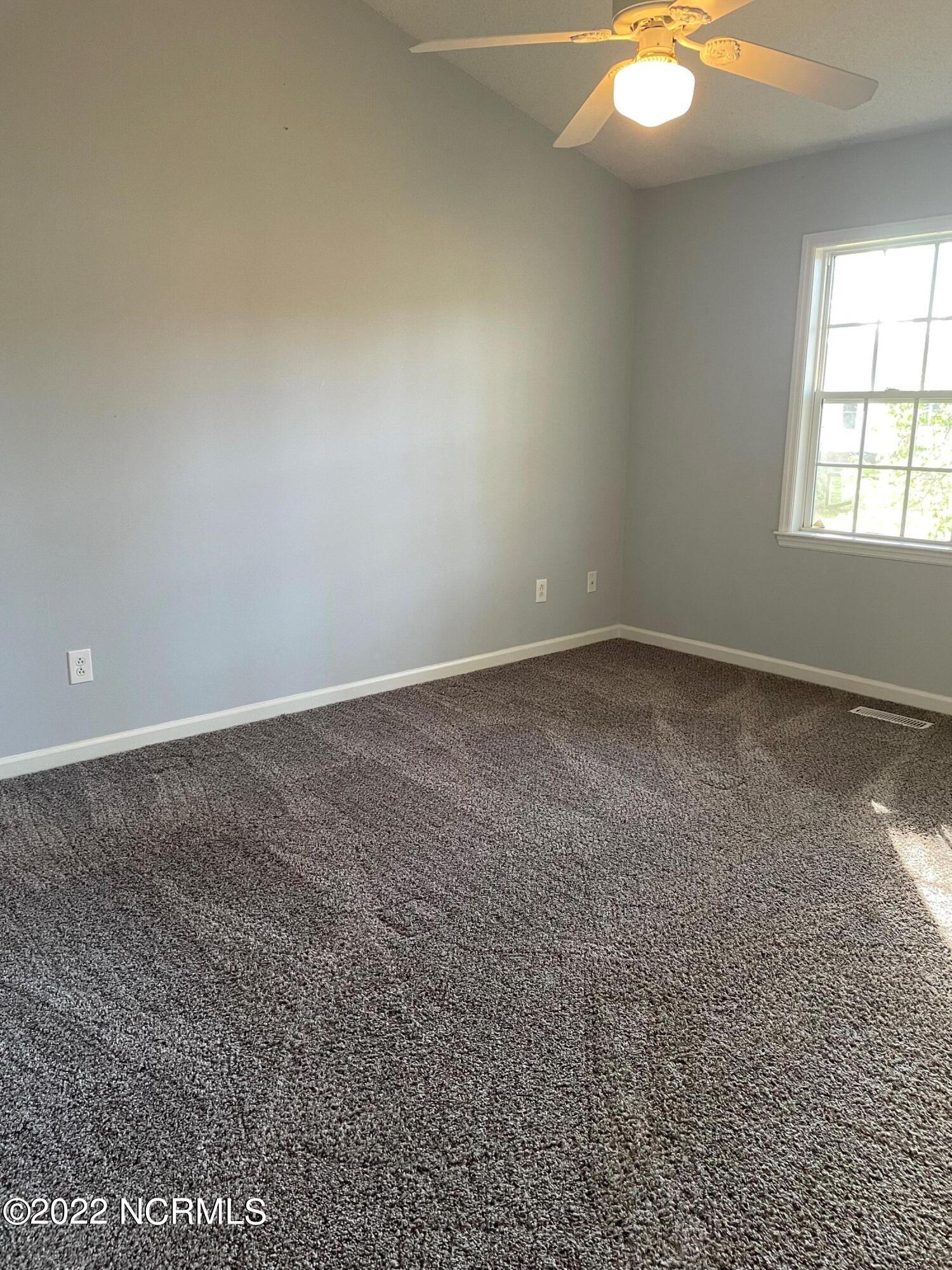 103 Holly Berry Road New Bern, NC 28560 - Photo 6 of 10 Master Suite