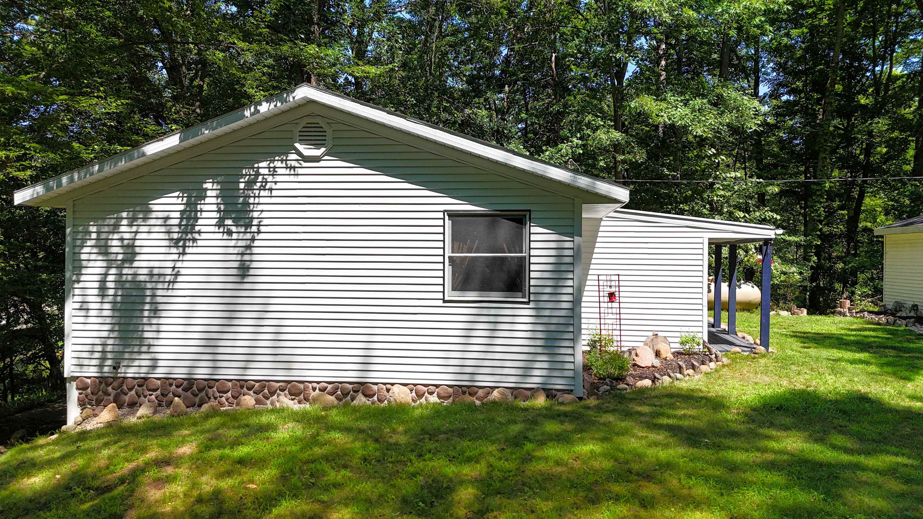 429 South Geneva Road Shepherd, MI 48883 - Photo 30 of 40 1948930-5e6d1ce4-0217-448c-a94c-750f7c8f6ec9.JPG