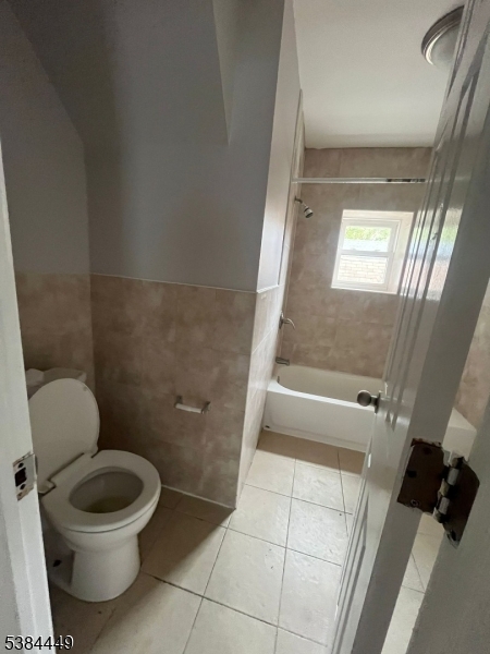 171 Seymour Avenue, Unit 3 Newark, NJ 07108 - Photo 9 of 9 a bathroom with a toilet and a shower