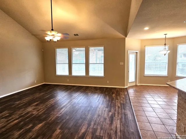 $1,900 | 400 Apache Ledge, Cibolo, TX 78108