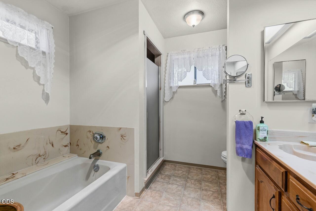 758 Summit Loop Grants Pass, OR 97527 - Photo 19 of 37 Gallery Image 19