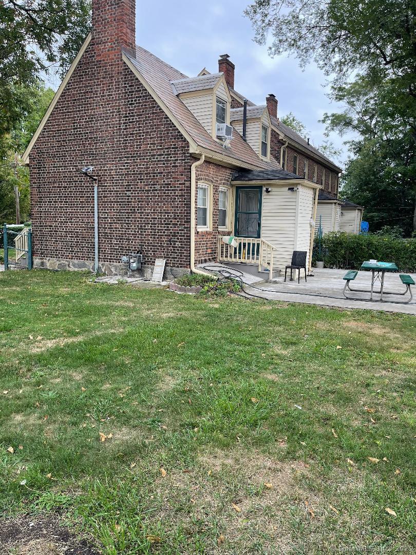 217 Alsace Street Bridgeport, CT 06604 - Photo 5 of 29