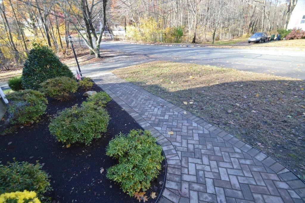 39 Kings Grant Road Marlborough, MA 01752 - Photo 2 of 30 Gallery Image 2