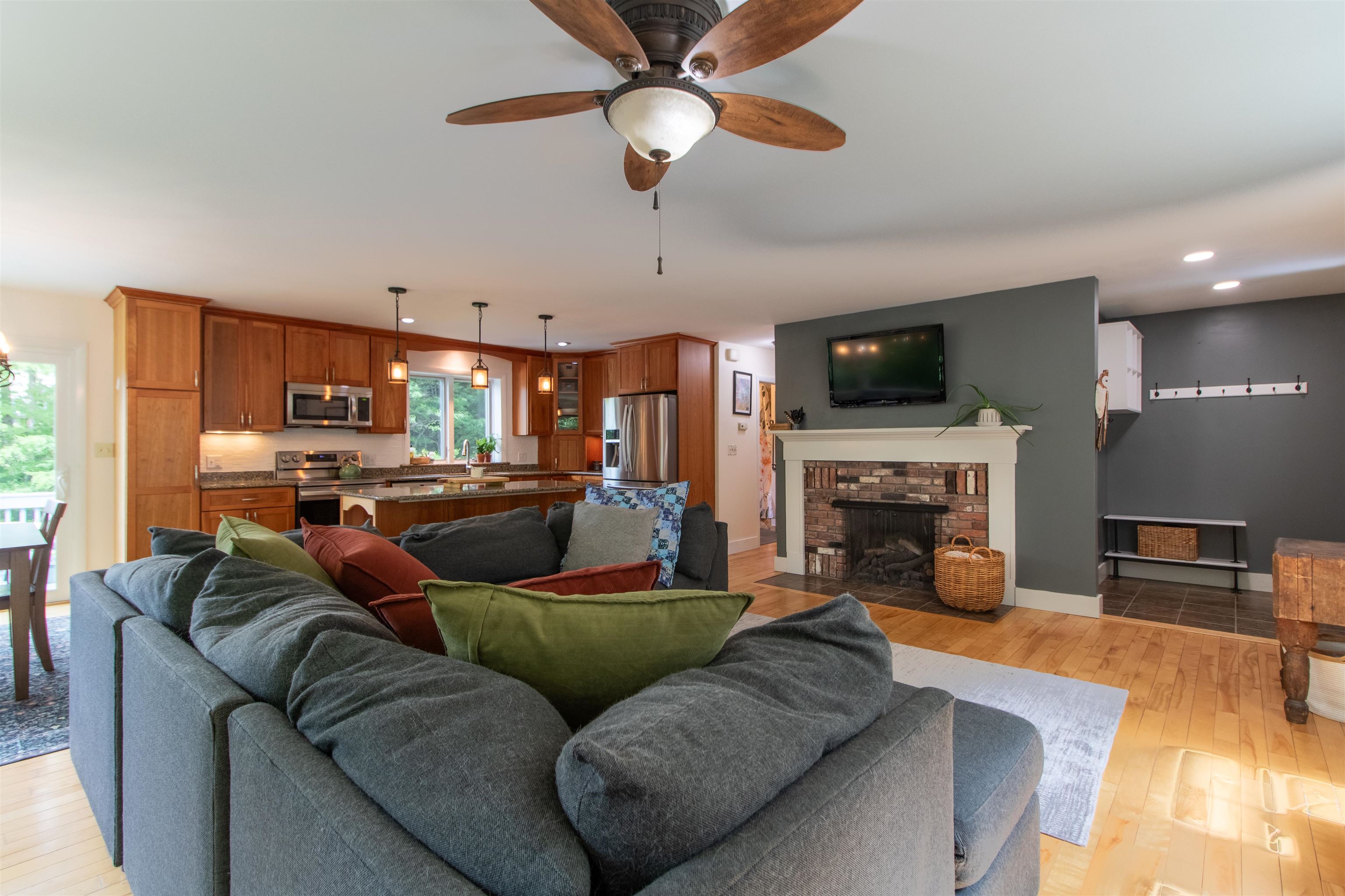 261 Rocky Ridge Road St. Johnsbury, VT 05819 - Photo 6 of 37