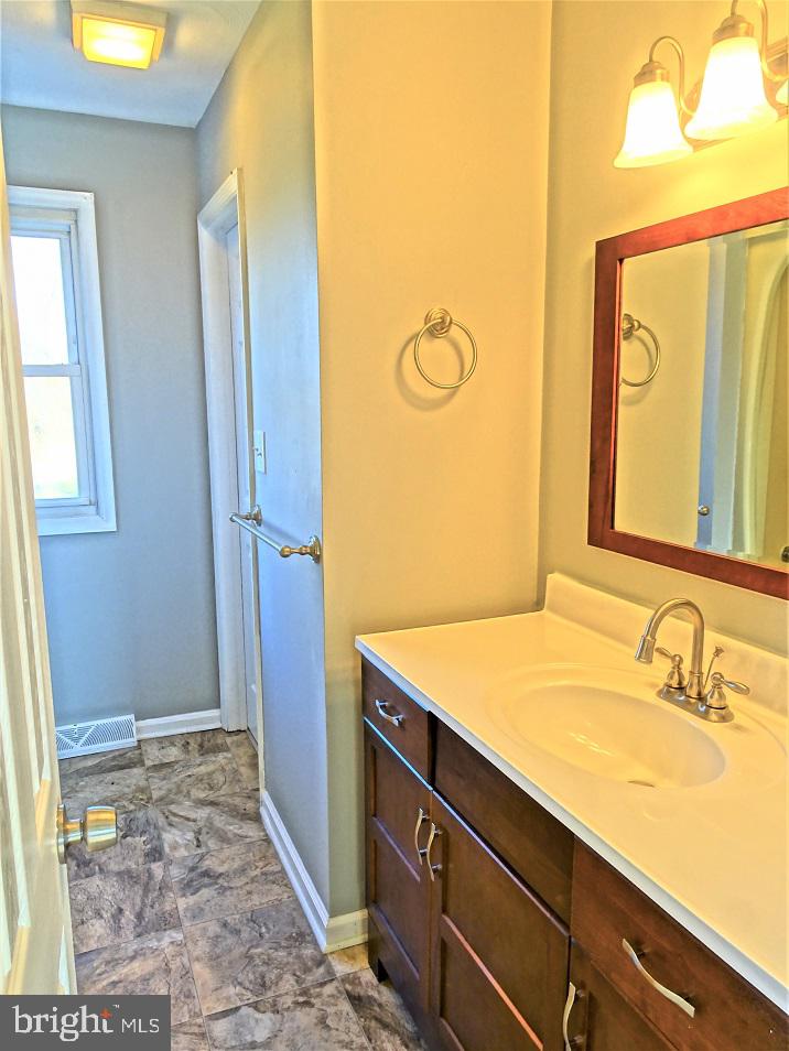 5446 Beagle Road Elizabethtown, PA 17022 - Photo 14 of 25 Gallery Image 14