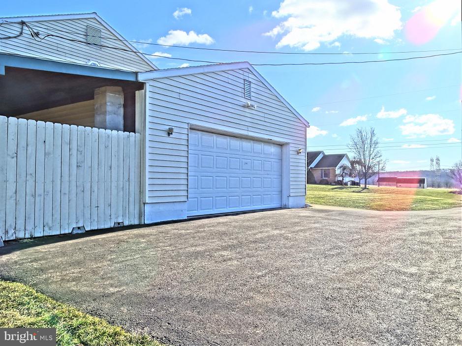 5446 Beagle Road Elizabethtown, PA 17022 - Photo 2 of 25 Gallery Image 2