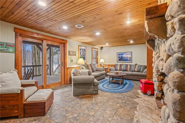 $1,200,000 | 1697 Peninsula Drive, Central City, PA 15926