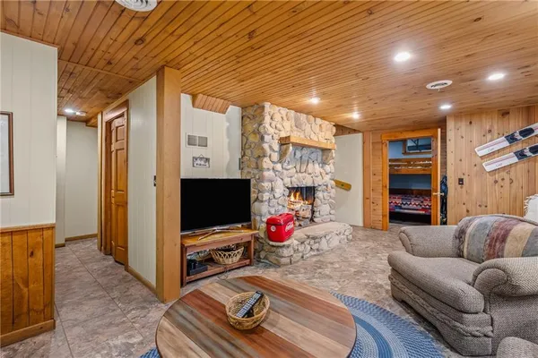 $1,200,000 | 1697 Peninsula Drive, Central City, PA 15926