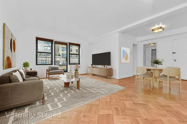 $449,000 | 301 East 48th Street, Unit 19B | Midtown East